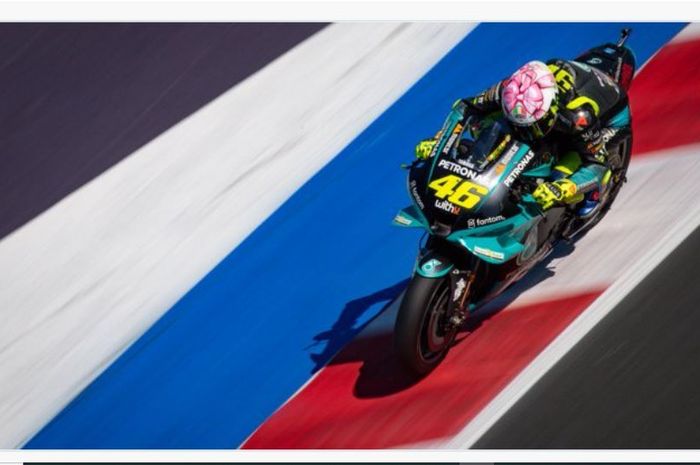 rossi-menggunakan-helm-baru.jpg