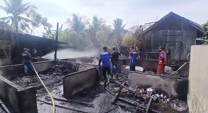 Kebakaran Dahsyat di Peudada Ludeskan 1 Rumah dan Rusakkan 3 Bangunan Lain - Serambinews.com