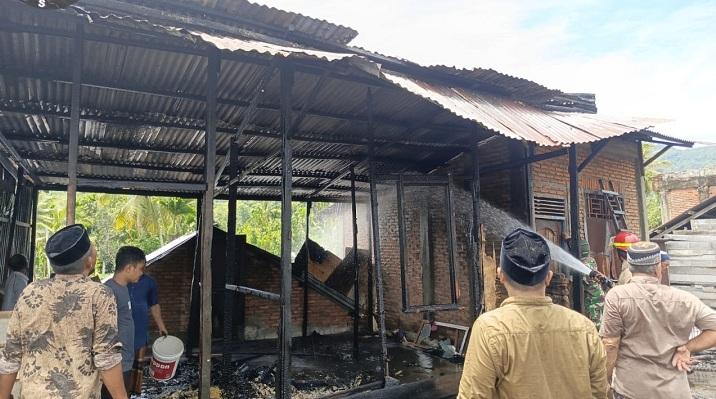 1 Rumah di Samadua Aceh Selatan Ludes Terbakar, Diduga Akibat Puntung Rokok