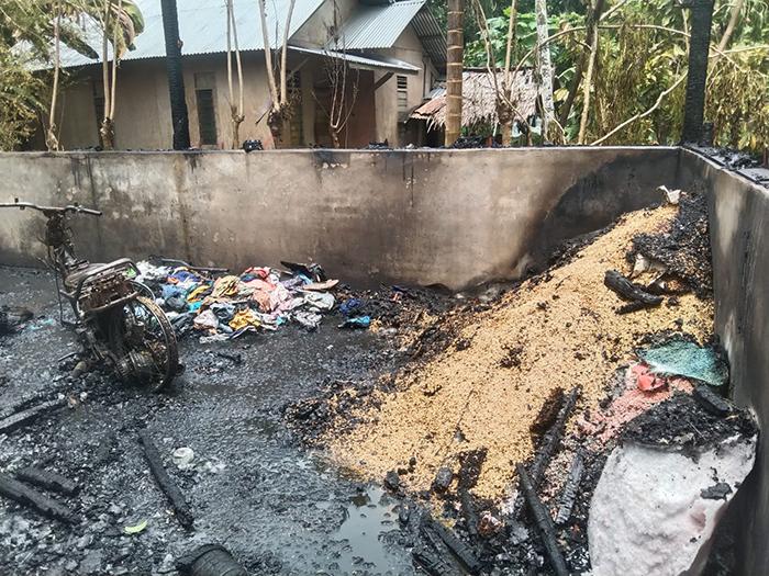 rumah-terbakar-di-kr-semiden.jpg