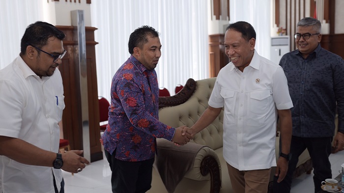 Pj Bupati Aceh Besar Dampingi Pj Gubernur Sambut Mempora, Tinjau Persiapan PON 2024 Aceh-Sumut
