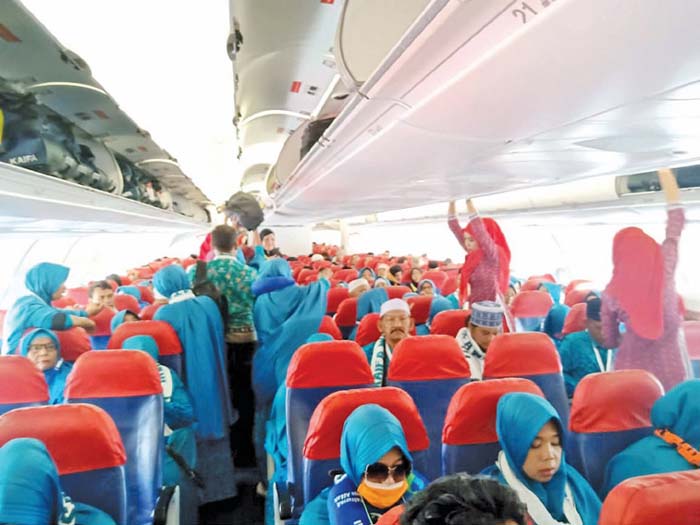 sebanyak-430-jamaah-umrah-asal-aceh-tiba-di-bandara-internasional-sim.jpg