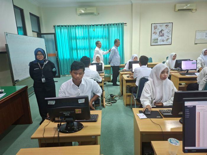 seleksi-calon-mahasiswa-UNIKI-pakai-CAT.jpg
