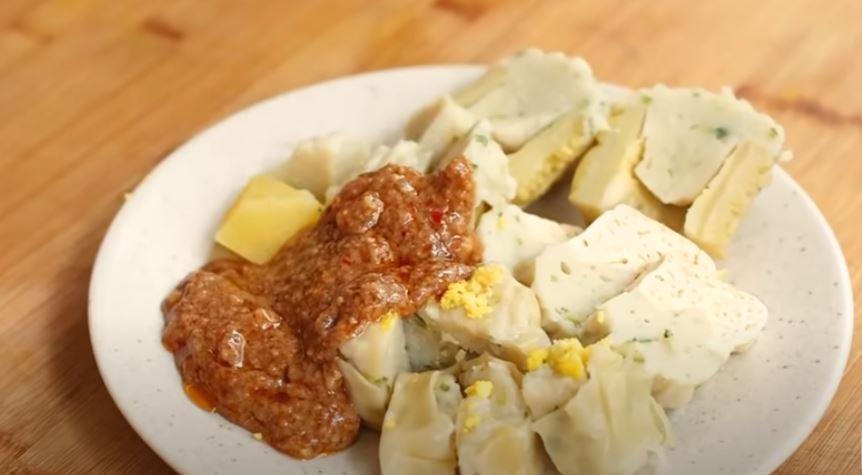 siomay-Bandung-Bakso-Tahu-dan-Sambal-Kacang.jpg