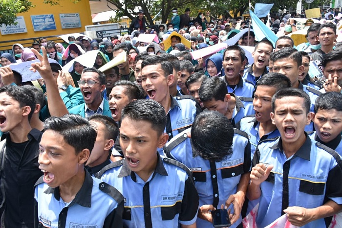 siswa-stm-bireun-juga-demo.jpg