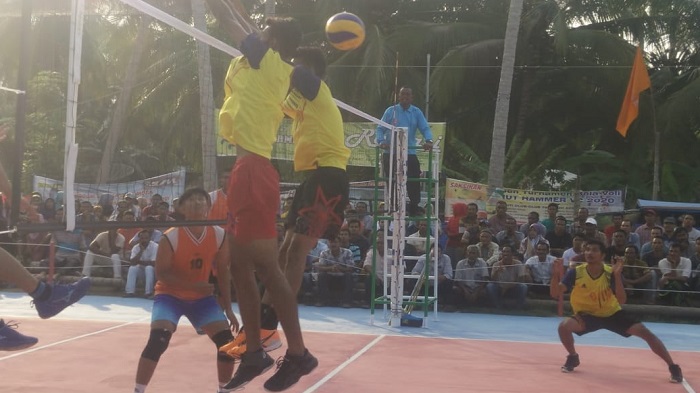 Purnama Putra Hajar GST Dewantara di Turnamen Bolavoli HUT Hammer VC Kutablang