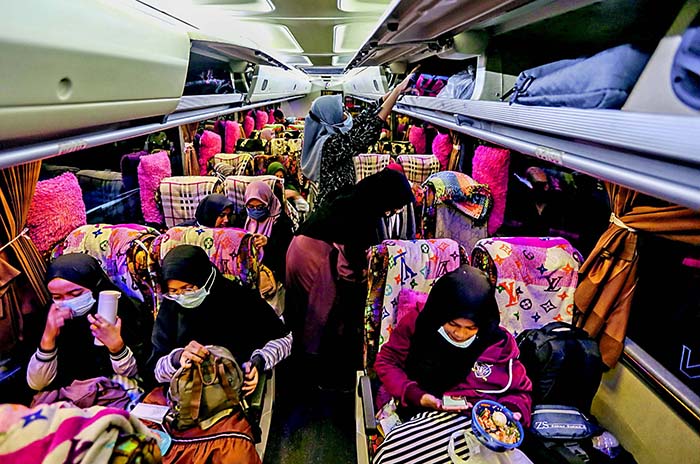 suasana-keberangkatan-calon-penumpang-bis-umum.jpg