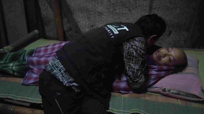 10 Tahun Hanya Terbaring & Tak Pernah Bicara, Ini Kisah Pilu Suroto, Rambut Gimbal Jadi Bantal