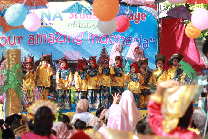 Student’s Stage Meriahkan Pembagian Rapor TK Medina