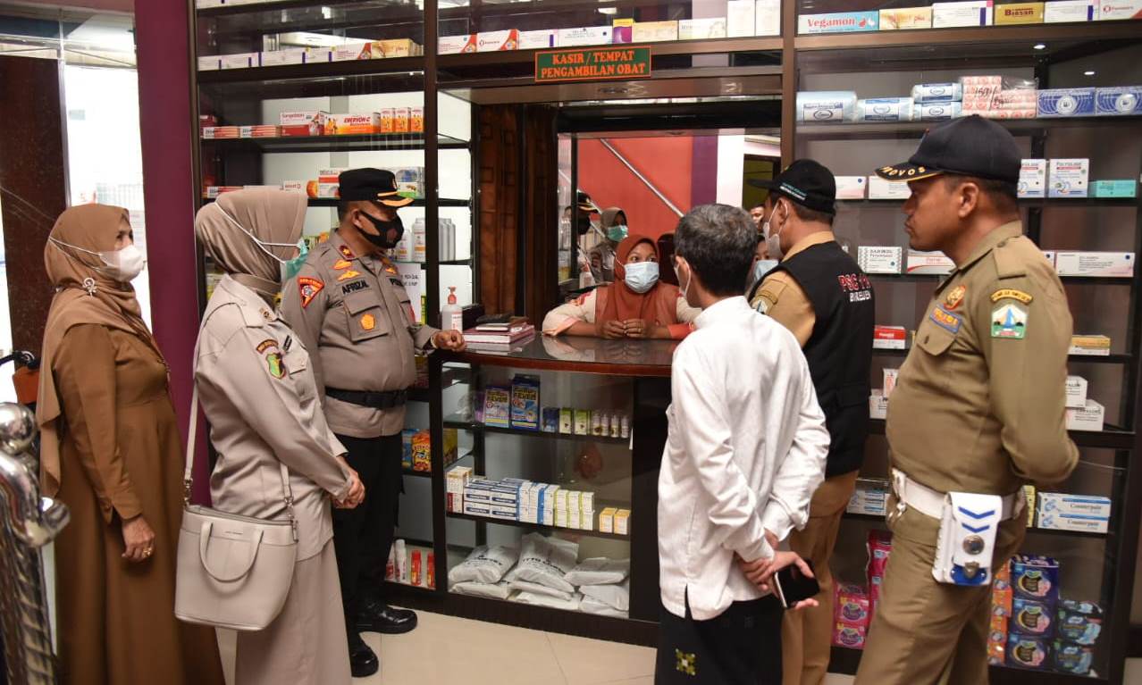 tim-gabungan-bersama-tim-dinkes-bireuen-menyambangi-beberapa-klinik.jpg