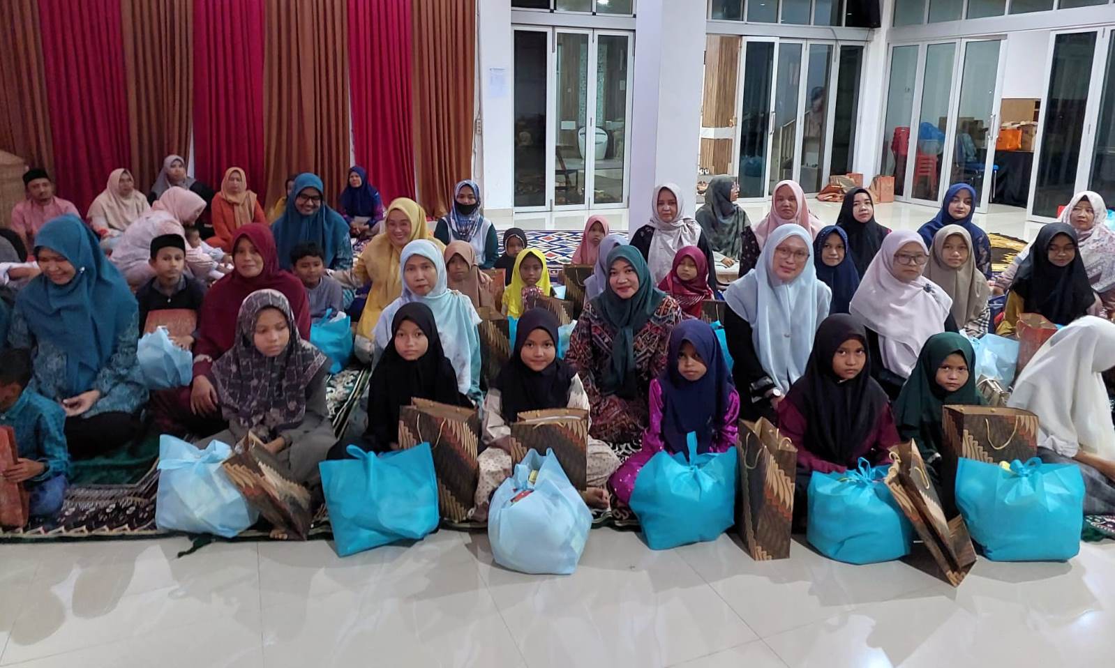 Jelang Lebaran, Tim Penggerak PKK Aceh Besar Santuni Anak Yatim Piatu