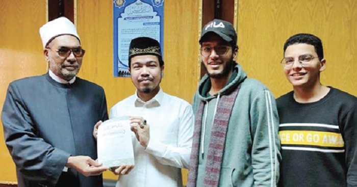 Alumni Dayah Insan Qurani Terbitkan Kitab di Mesir