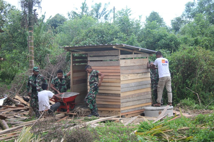 Janji Ditepati, Kodim 0114/Aceh Jaya Bantu Bangun Jamban Untuk Nek Ramlah