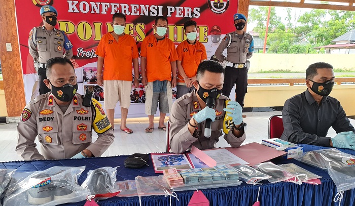 Gasak Uang Nasabah di Pidie, 3 Pelaku Curas Asal Palembang Dibekuk Saat Makan Ayam Penyet di Medan