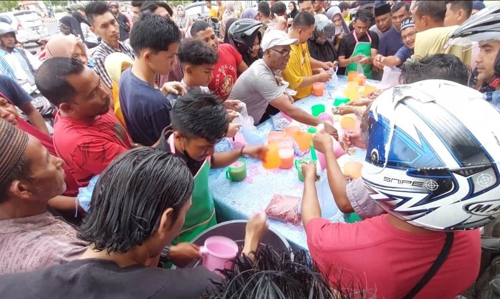 Es Pink, Minuman Berbuka Puasa yang Banyak Diburu Warga Lhokseumawe, Omzet Capai R0 12 Juta Sehari