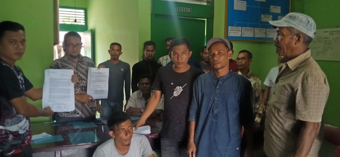 Pemuda Padang Panjang 'Serbu' Kantor Camat