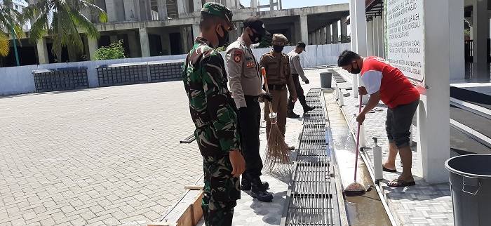 Puluhan Pengguna Jalan tak Pakai Masker Terjaring Dalam Razia, Sanksi Bersihkan Masjid