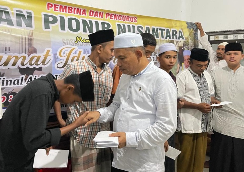100 Fakir Miskin di Suwiek Indra Jaya Pidie Terima Zakat dari YPN Aceh, Masing-masing Rp 300 Ribu