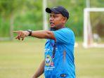 Akhyar-pelatih-kepala-sementara-Persiraja.jpg