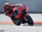 Aksi-pembalap-Ducati-Lenovo-Francesco-Bagnaia-pada-sesi-FP1-MotoGP-Austria-2024.jpg