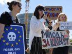 Aktivis-Iklim-Protes-Parlemen-Uni-Eropoa.jpg