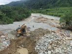 Alat-berat-bersihkan-puing-banjir-bandang-di-Beutong-Ateuh-Nagan-Raya-pekan-lalu.jpg