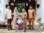 Amriati-menyerahkan.jpg