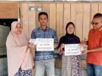 Mantap! Aparatur Gampong Mesjid Abdya Antar Langsung BLT ke Rumah Warga Miskin