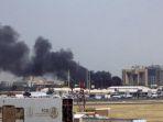 Asap-tebal-mengepul-di-atas-gedung-gedung-di-sekitar-bandara-Khartoum-Sudan-pada-15-April-2023.jpg