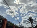 Awan-mengepul-tampak-masih-menyelimuti-wilayah-Kota-Langsa_21102025.jpg