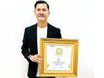 Bank-Mustaqim-Aceh-menerima-penghargaan-Top-Corporate-Finance-Award-2023.jpg