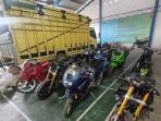Barang-ilegal-diduga-dari-Thailand-8-unit-sepeda-motor-berbagai-merk-dan-20-koli-sparepart.jpg
