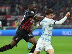 Bek-AC-Milan-Fikayo-Tomori-mendapat-kartu-merah-setelah-menjatuhkan-Mason-Mount.jpg
