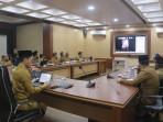 Bupati-Aceh-Barat-Tarmizi-SP-saat-memimpin-rapat-koordinasi.jpg