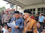 Bupati-Aceh-Singkil-Safriadi-tanggapi-tuntutan-demonstran-yang-berunjuk-rasa-di-kantor-DPRk.jpg