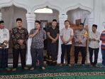 Camat-Seunagan-Timur-beri-sambutan-saat-pengucapan-syahadat.jpg