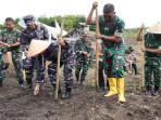 Danrem Lilawangsa Tanam Jagung di Lahan Binaan Kodim Aceh Utara