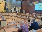 Delapan-Pj-di-Provinsi-Aceh-mengikuti-raker-dengan-Komisi-II-DPR-RI-di-ruang-kerjanya-di-Jakarta.jpg