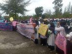 Demo-honorer-Pemkab-Nagan-Raya-ke-DPRK-Senin-1312025.jpg