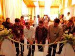 Direktur-BTPN-Syariah-Potong-Pita-Peresmian-Kantor.jpg