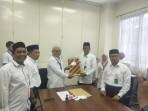 Dr-Syamsulrizal-MKes-serahkan-dokumen-pendaftaran-rektor.jpg
