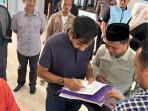 Mualem Dukung Penulisan Buku Kepramukaan Pesantren dari Disertasi Doktoral Akademisi Aceh Singkil 