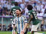 Ekspresi-kecewa-kapten-timnas-Argentina-Lionel-Messi-ketika-bermain-melawan-Arab-Saudi.jpg
