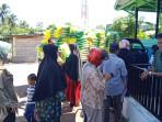 700 Sak Beras SPHP Ludes Diserbu Warga Leu Ue Darul Imarah Aceh Besar