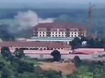 Gedung-kasino-di-Kamboja-terkena-serangan-militer-Thailand.jpg