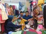 Haji-Uma-belanja-baju-lebaran-untuk-anak-anak-di-Subulussalam.jpg