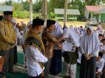 Haji-Uma-serahkan-beasiswa-PIP-untuk-siswa-SMP-di-Aceh-Utara_2022.jpg
