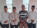 Hamzah-Sulaiman-foto-bersama-sekda-dan-pejabat-Singkil-lainnya.jpg