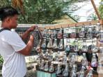 Ekonomi Lesu, Penjual Ikan Hias di Aceh Tamiang Bertahan di Tengah Sepinya Pembeli