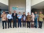IKAL-Lemhanas-Aceh-foto-bersama-di-Landmark-BSI-Aceh.jpg